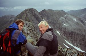 Bjørndalstindane med Juklavasskruna i ryggen