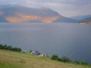 Leirplassen vår på Ulsnes med ustikt mot Utne