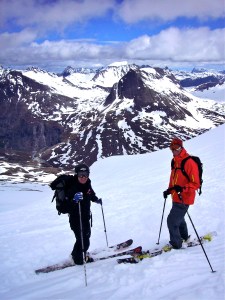 Marino og Børre på vei ned fra Alnestind