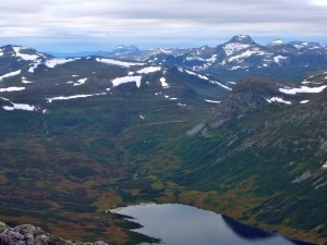 Utsikt mot Vassendsetra i forgrunnen og Snota i bakgrunnen