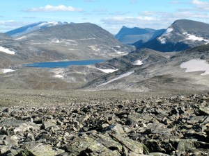 Snøhetta til venstre og Storskrymten til høyre