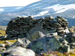Ei lita steinbu til å lagre kjøtt og div, ved vannet på 1556