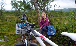 På sykkel på vei innover til Storerikvollen