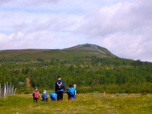 Gutta på tur på vei mot Blåkkåkneppen
