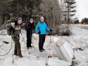 Ved elvens bredd - glade for at vi slapp å krysse denne