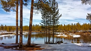 Leirplassen vår på andre siden av elva