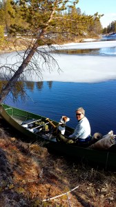 Karo var ikke helt komfortabel i kanoen...