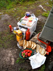 Det er luksusen med kano - at man trenger ikke spare på maten!