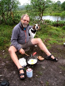 Frokostkokken igang med egg og bacon