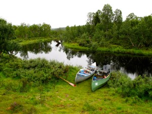 Elva bukta seg nedover gjennom nydelig landskap