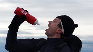 Ikke alltid like lett å fange vanndråper når vinden er konkurrenten