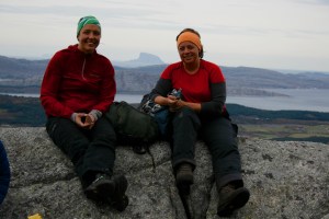 Pustepause med Lovund i ryggen