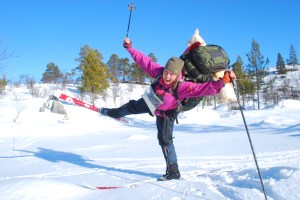 Og fotoobjektet prøver alle tenkelige triks. Foto Mari Kolbjørnsrud