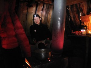 To vedkubber og gamma var omgjort til badstu